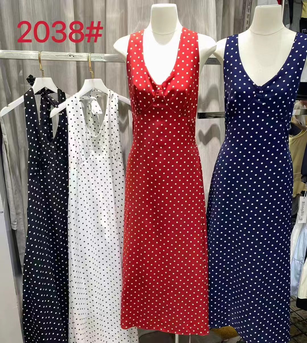 2026新款法式复古波点挂脖连衣裙女收腰显瘦气质裙子