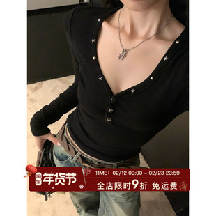 HuoHuo 铆钉宣言 辣妹修身长袖T恤女秋冬季新款2025V领短款打底衫