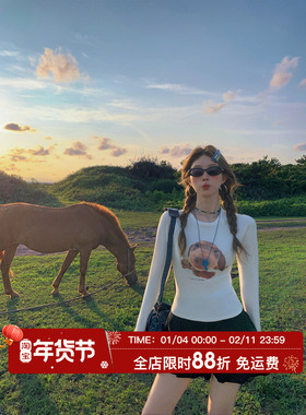 HuoHuo 妮味拿捏 圆领腊肠狗印花长袖T恤女秋新款辣妹修身短上衣