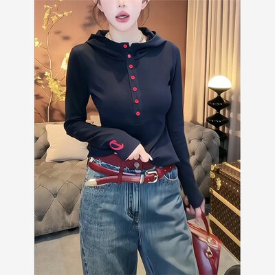 高底对比色扣连帽长袖女t