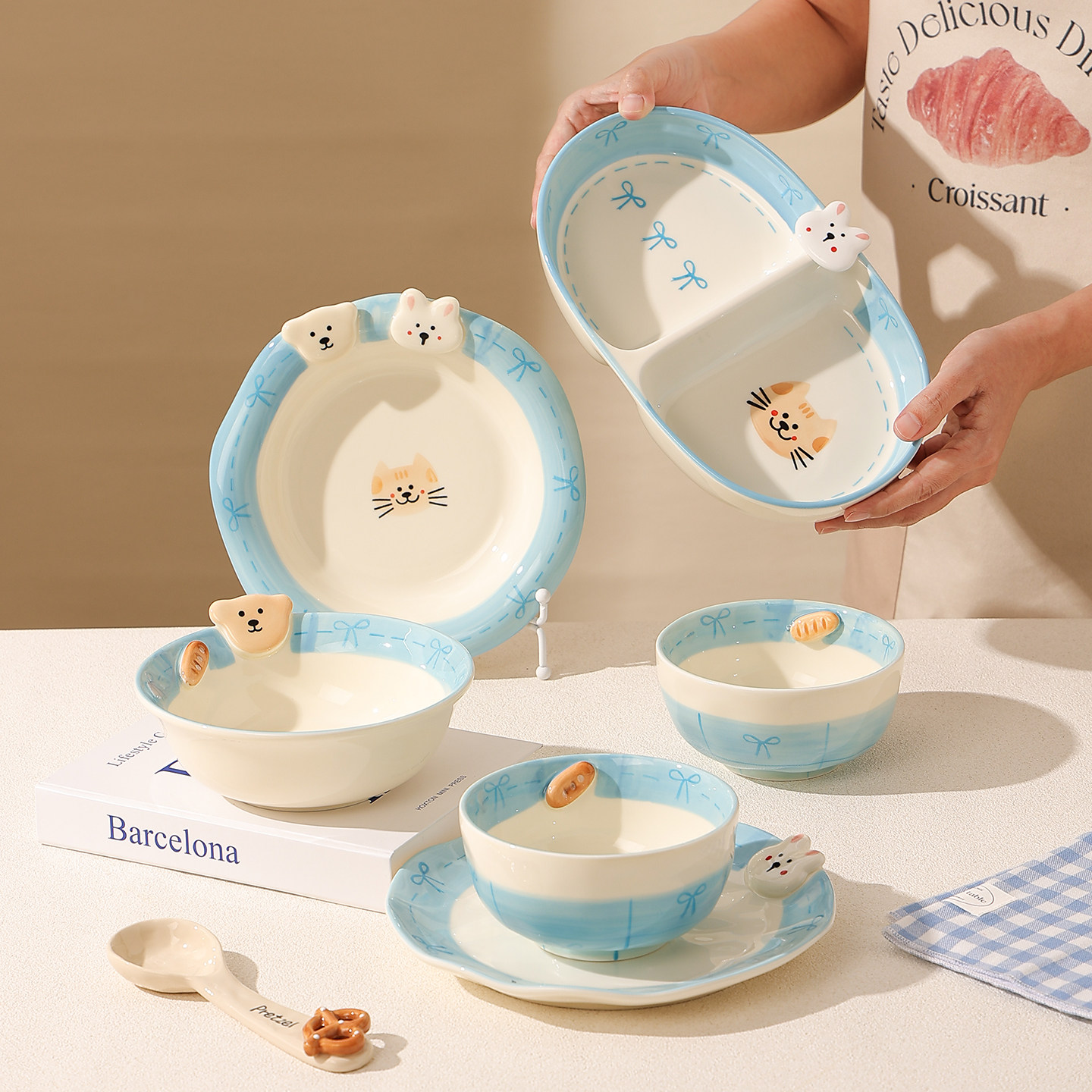 一人食精致陶瓷餐具可爱立体甜品盘分格盘子釉下彩菜盘酸奶碗饭碗