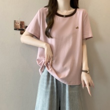 大码2025新款圆领撞色粉色刺绣短袖T恤女胖妹妹宽松显瘦遮肉上衣