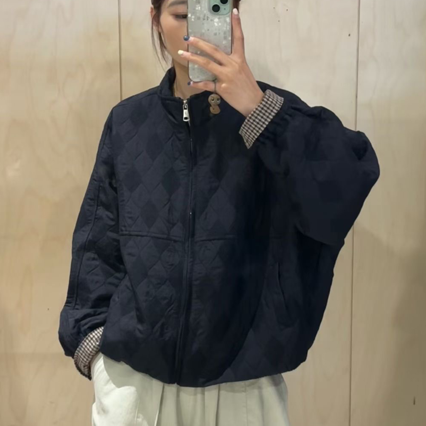 深蓝色宽松显瘦菱形格袖口拼接