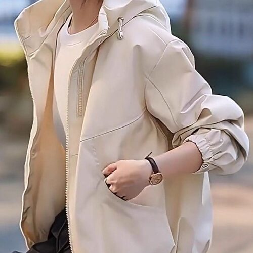 短款设计感冲锋衣外套女