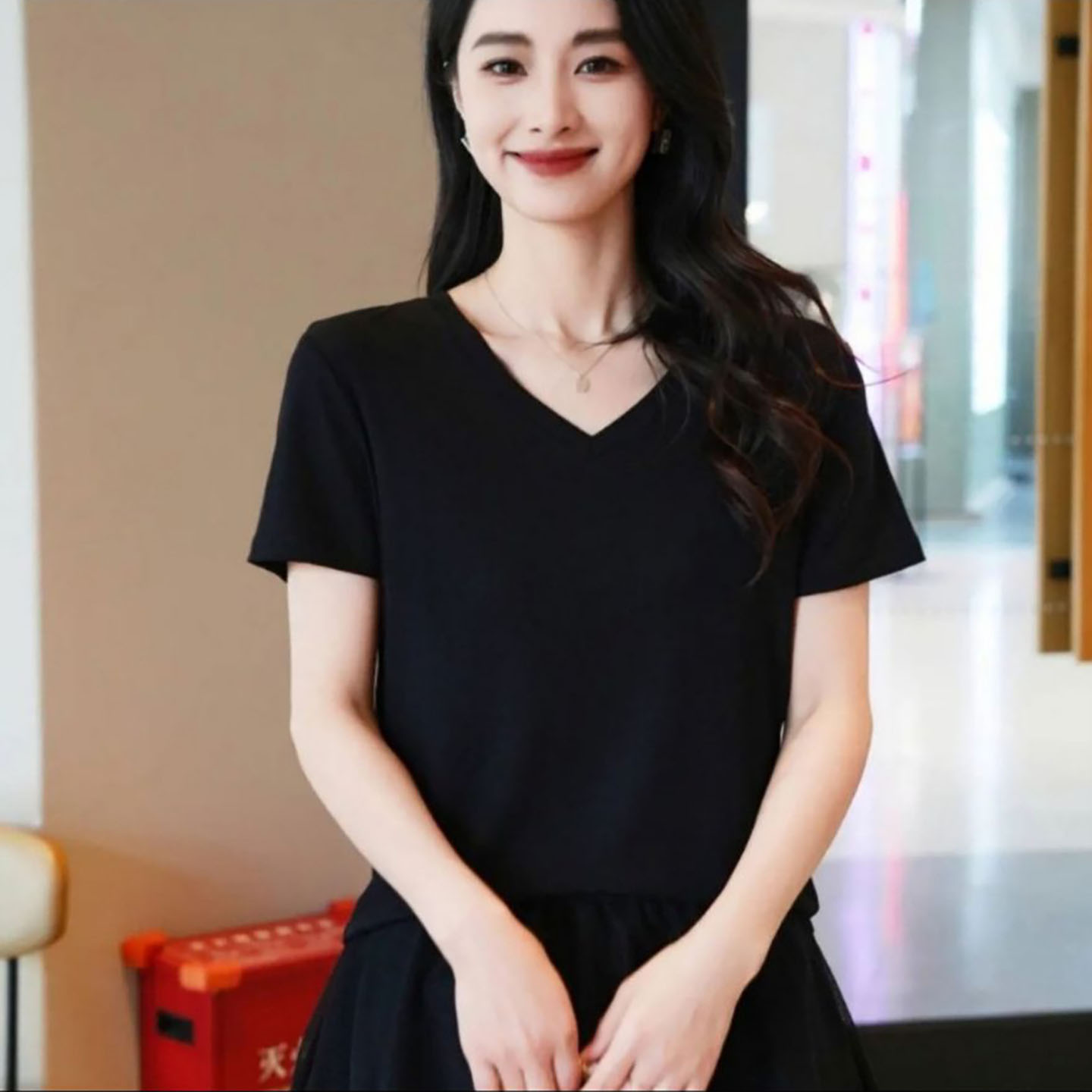 芸菲汇服饰甄选店女装V领纯棉短袖T恤女士洋气上衣夏季时尚体恤a9