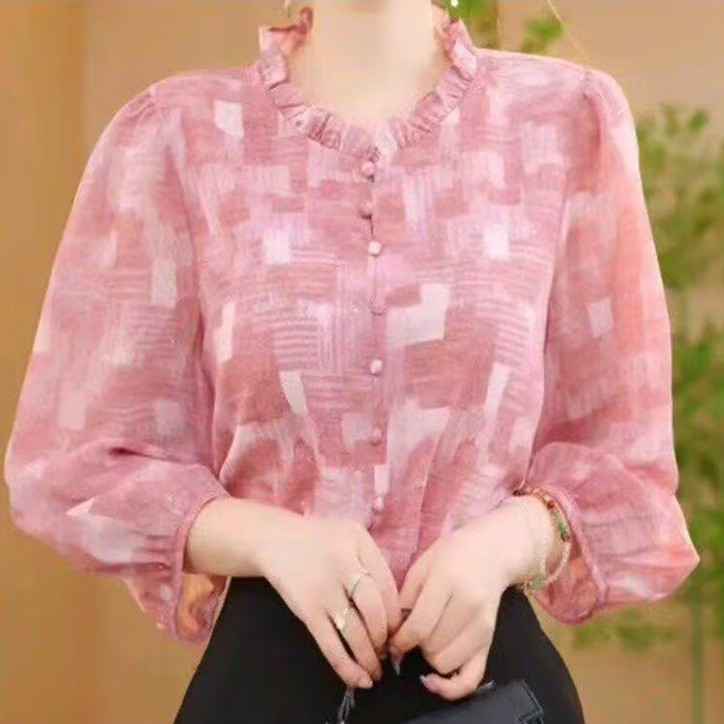 芸菲女装甄选店木耳边碎花衬衫2026夏季女士显瘦小衫气质减龄a15