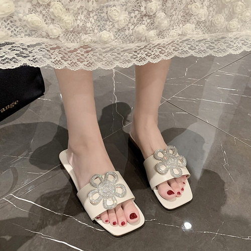 方头大码平底 一字拖鞋女跨境花朵水钻沙滩凉拖鞋slippers
