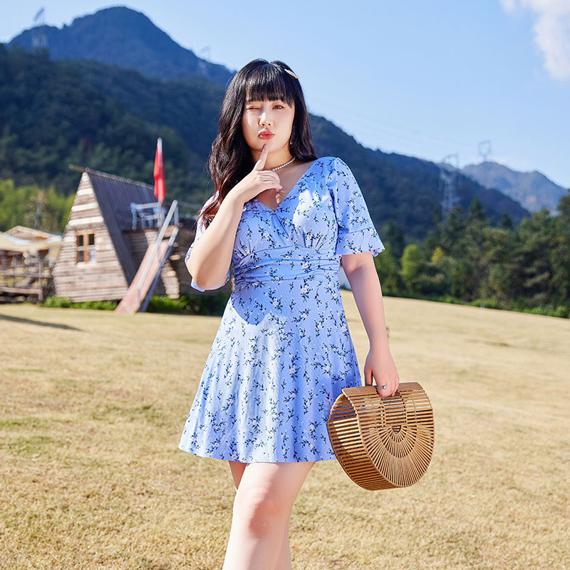 微胖女生温泉泳装2025新款游泳衣女连体裙式加肥小胸聚拢修身显瘦