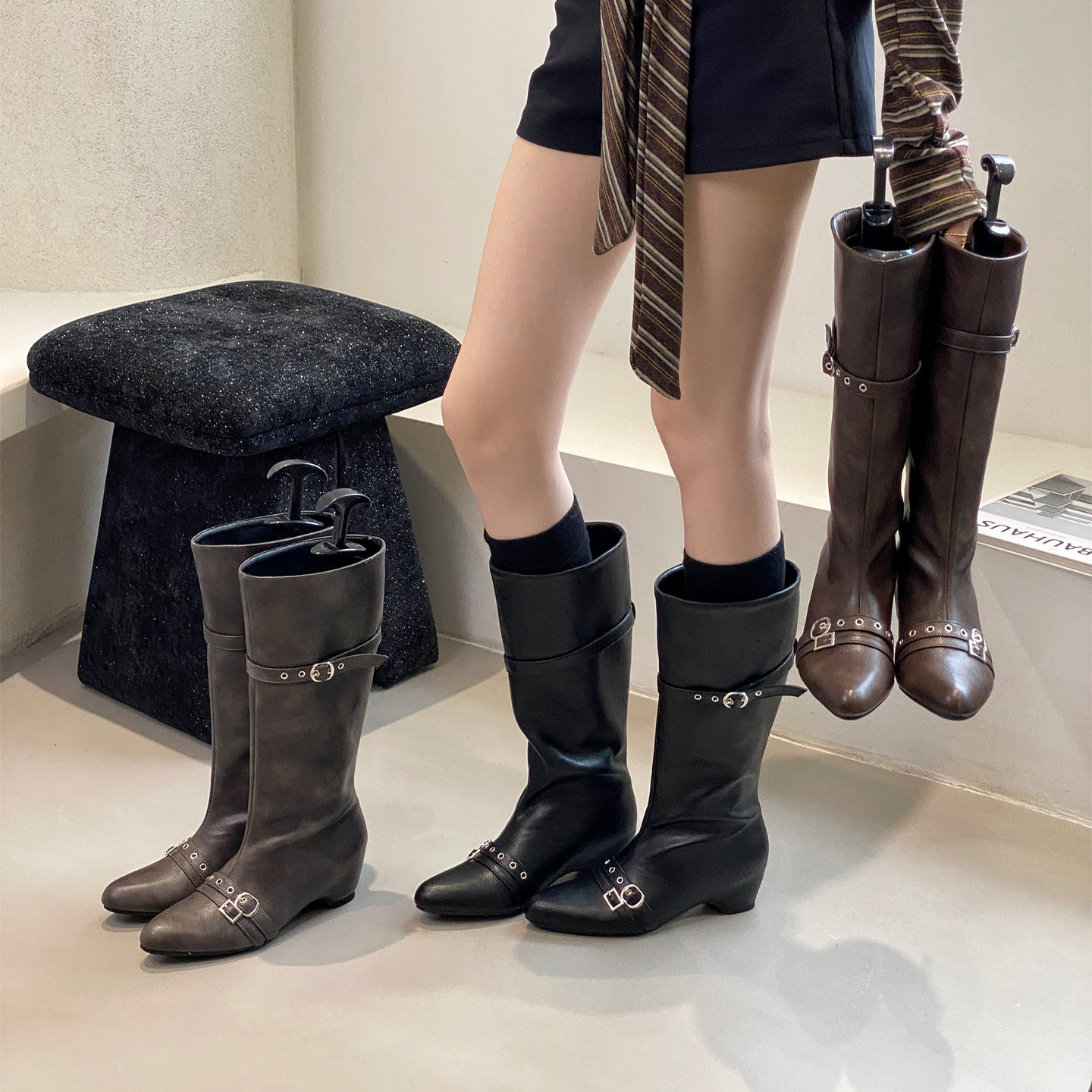 黑色尖头坡跟高跟靴子女2