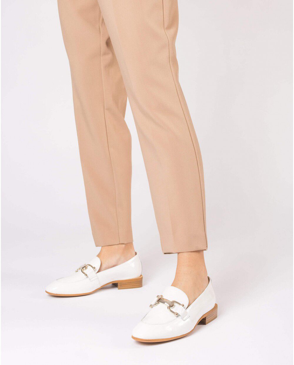 WONDERS西班牙原产进口饰扣上班通勤低跟舒适商务乐福鞋女单鞋