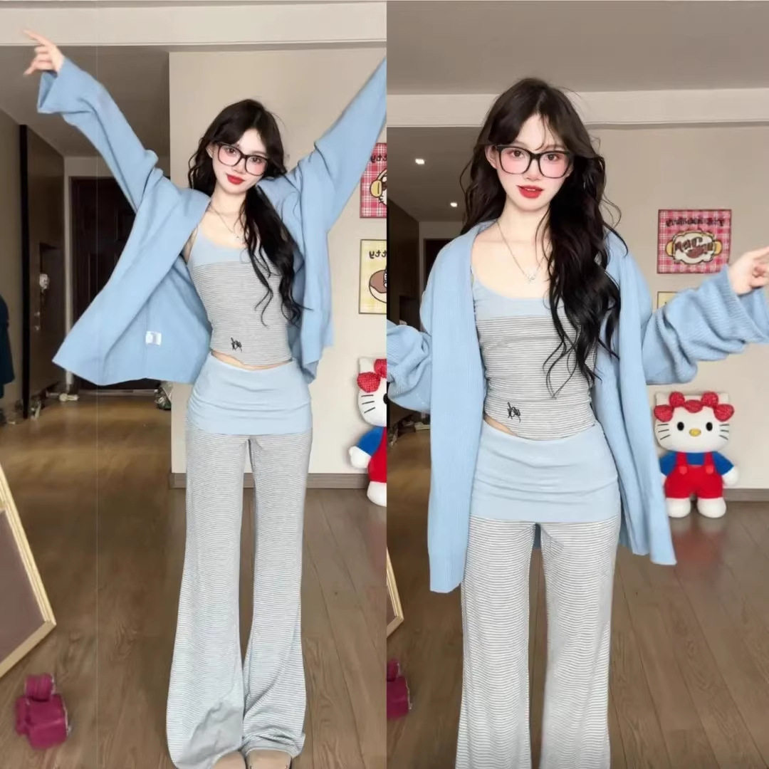 2026超火开春穿搭一整套蓝色针织开衫叠穿吊带背心阔腿裤三件套女