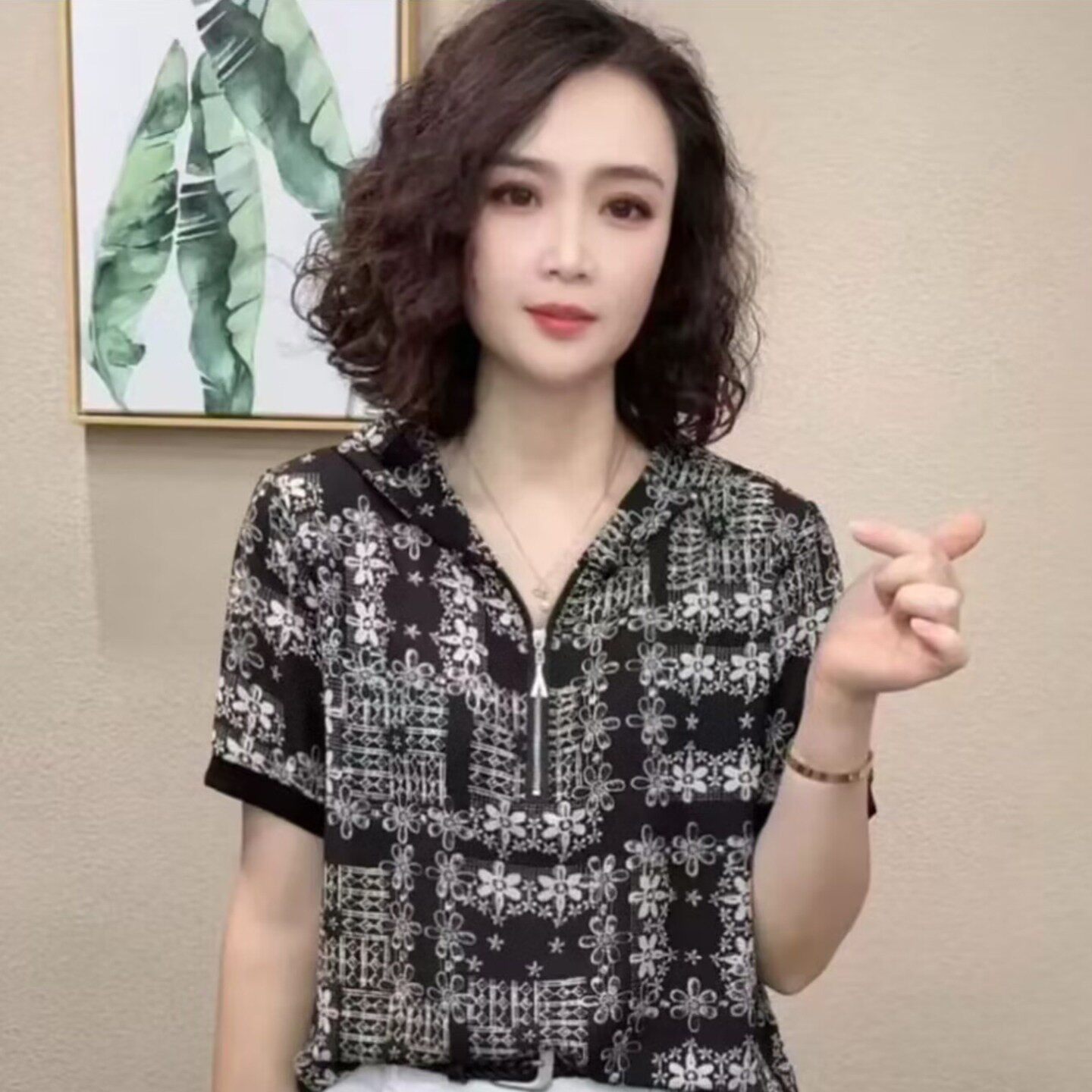 路途女装洋气印花连帽衫夏季女士款透气显瘦短袖T恤百搭减龄上a4
