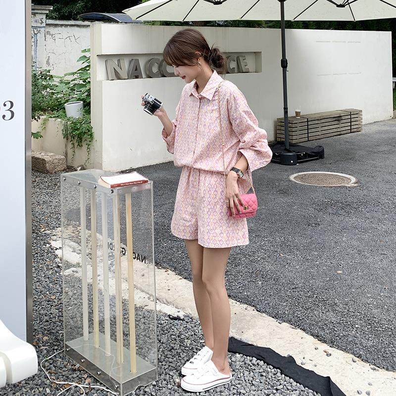 粉色休闲时尚防晒服套装女夏2023新款宽松长袖衬衫五分短裤两件套