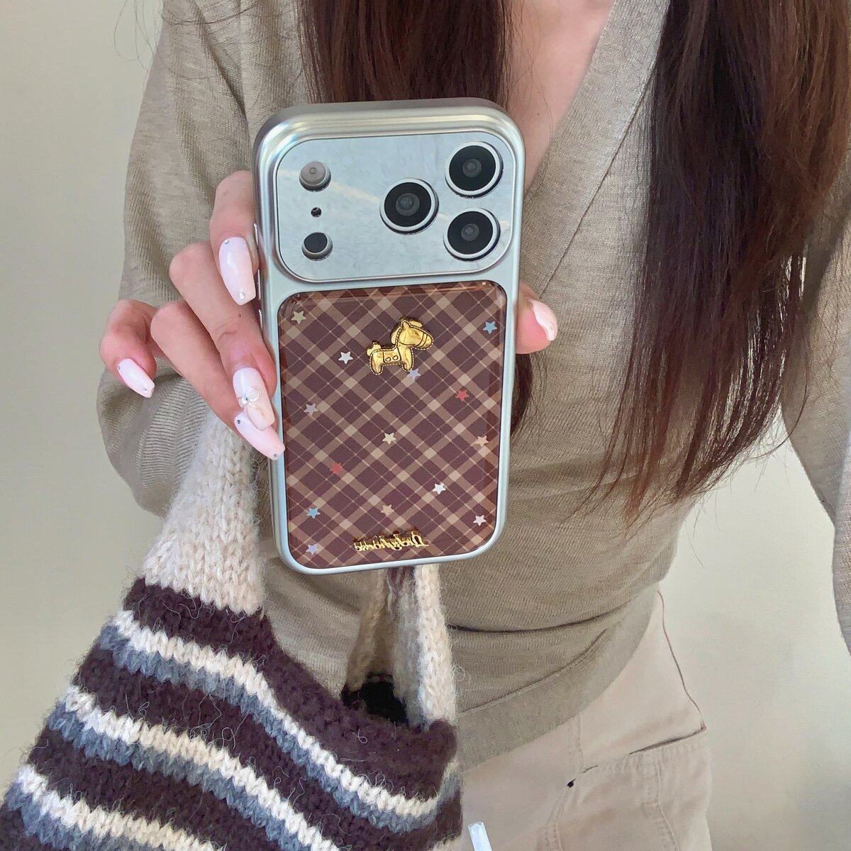 电镀镜面大视窗滴胶棕格纹星星金属马适用于苹果14promax创意手机保护壳卡通可爱16pro手机保护壳ins风17系列