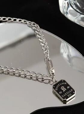 潮流铭牌项链男款百搭设计感轻奢小众时尚男款字母锁骨链女古巴链