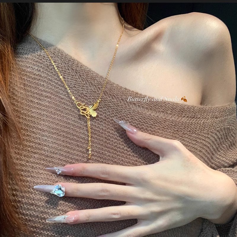 中式灵蛇缠绕蝴蝶吊坠项链女配饰高级感轻奢本命年锁骨链毛衣链