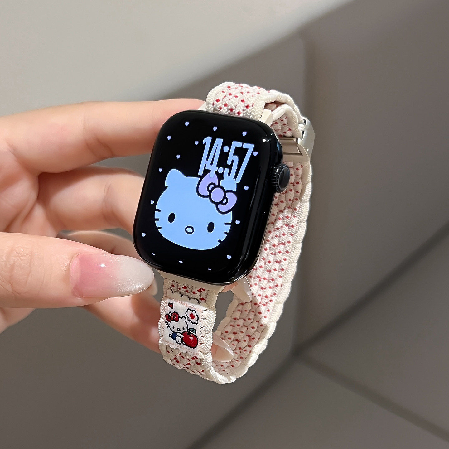可爱KT猫咪编织尼龙手表带适用苹果iwatchs11表带Applewatch987磁吸iwatchs10弹力S8新款s7女高级S6运动秋冬