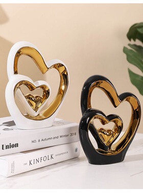 现代简约卧室床头柜摆件轻奢室内书架柜房间布置心心相印装饰品