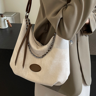 斜挎包女时尚百搭通勤单肩包2025新款简约大容量托特包褶皱云朵包