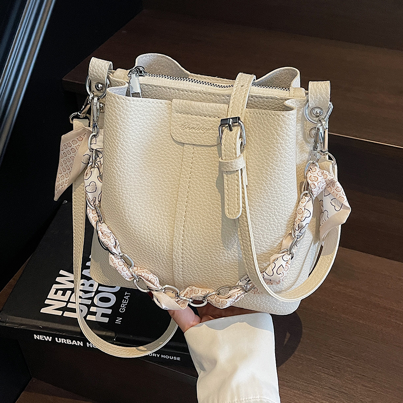 手提水桶包女2025新款百搭高级感