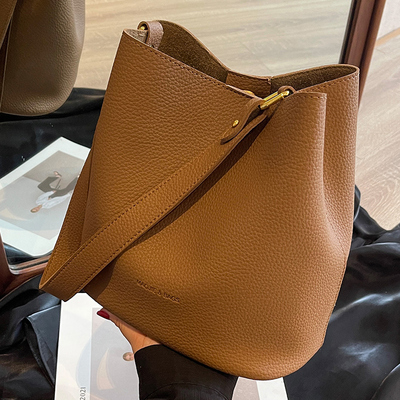 水桶包包女新款2024春季新款斜挎