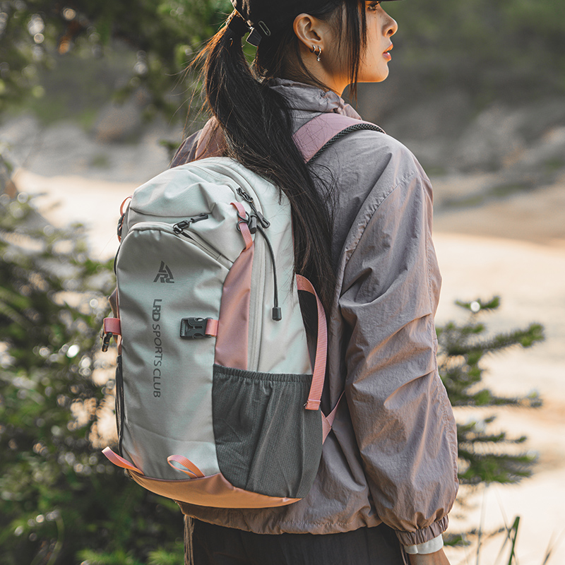 户外徒步登山包女旅行轻便大容量