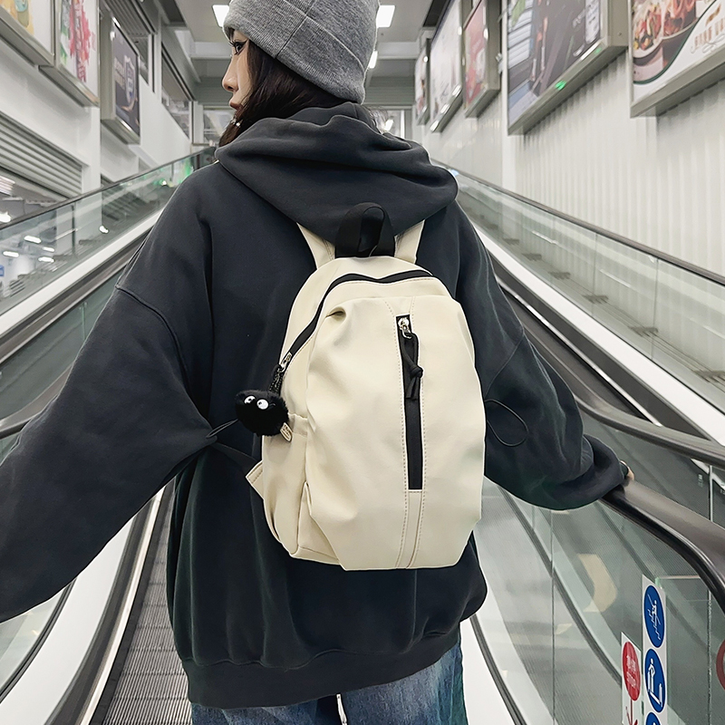 双肩包女2025新款登山包户外小型轻便旅游背包通勤大容量休闲书包