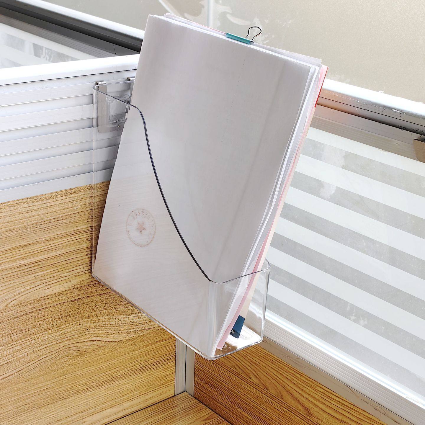 A4文件盒屏风下挂缝收纳盒办公桌上插槽票据架工位上挂缝文件框