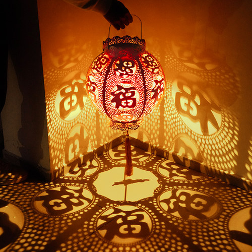 太阳能红灯笼2025新款龙年元宵节家用户外阳台装饰新福字灯笼挂饰