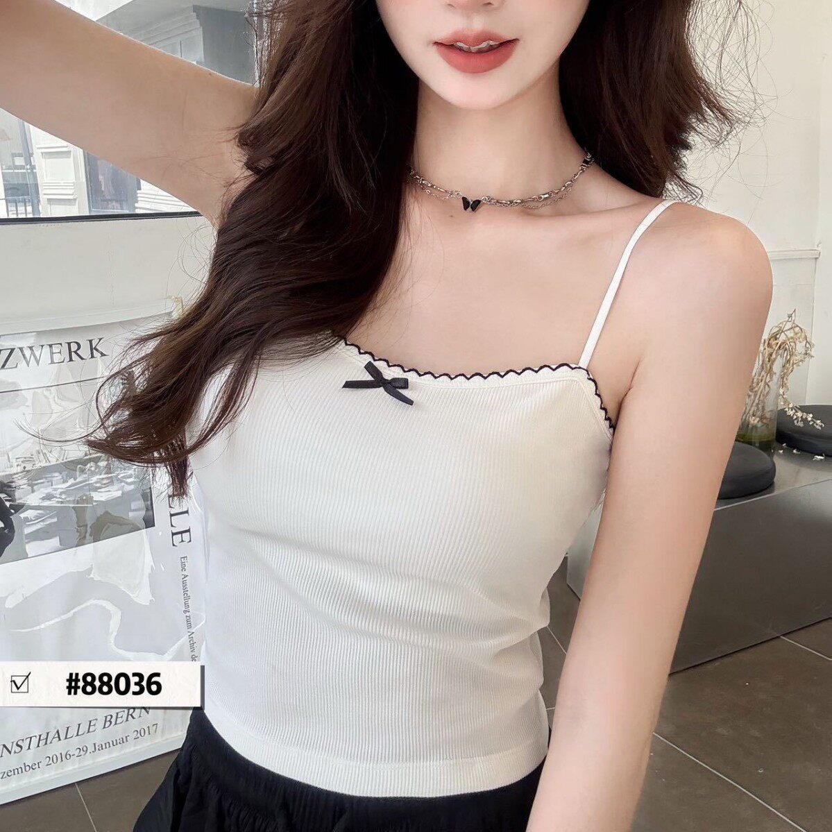 欲俏皮撞色蕾丝花边蝴蝶美背吊带背心女一体式胸垫无袖短款上衣