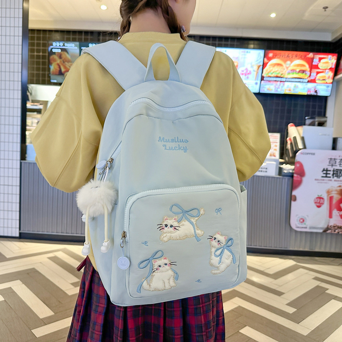 书包女生初中生可爱高颜值刺绣背包2026新款高中生大容量双肩包