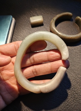 和田玉籽料手镯C型竹节圈口56重64克