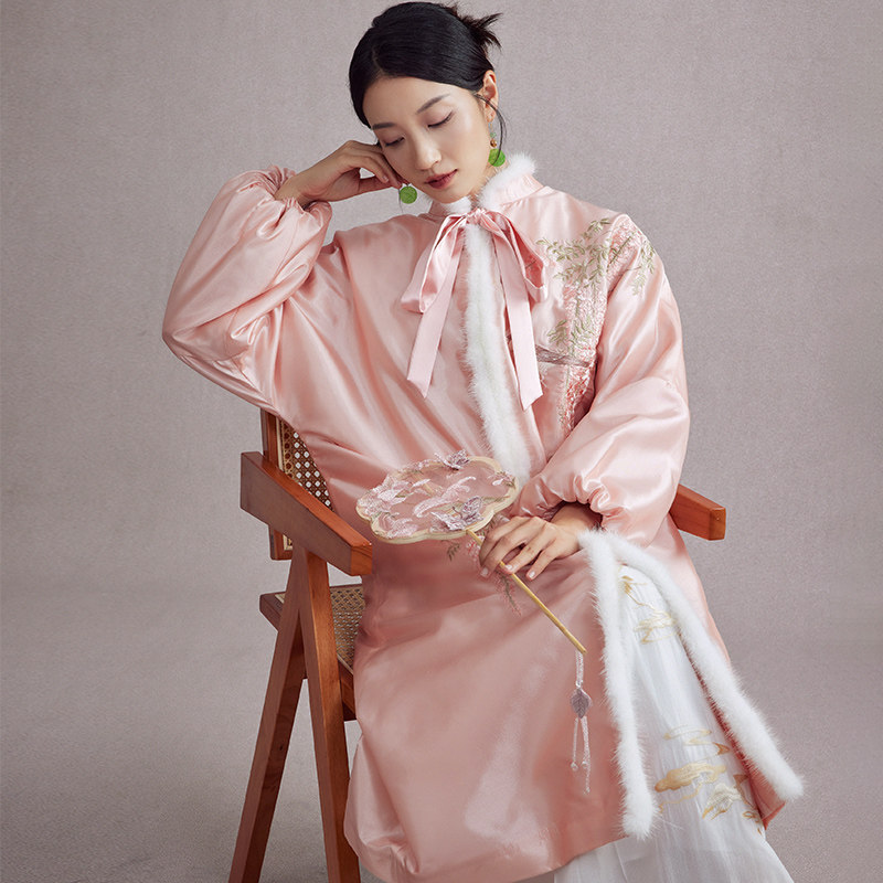 陌遇2025国风新款 水貂毛闪光缎刺绣唐装棉服 新中式优雅气质外套,女装/女士精品,汉服半身裙,淘宝优惠券,粉丝福利购,淘宝优惠卷