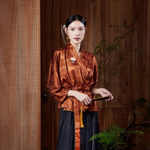 陌遇提花缎汉元素交领系带上衣