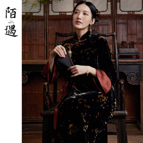 陌遇秋季复古风汉元素丝绒旗袍