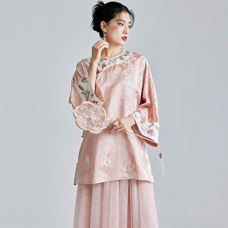 陌遇2026秋季新款民国风文艺绣花茶服新中式汉清女优雅唐装上衣