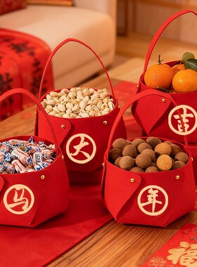 马年装饰果篮春节氛围场景布置