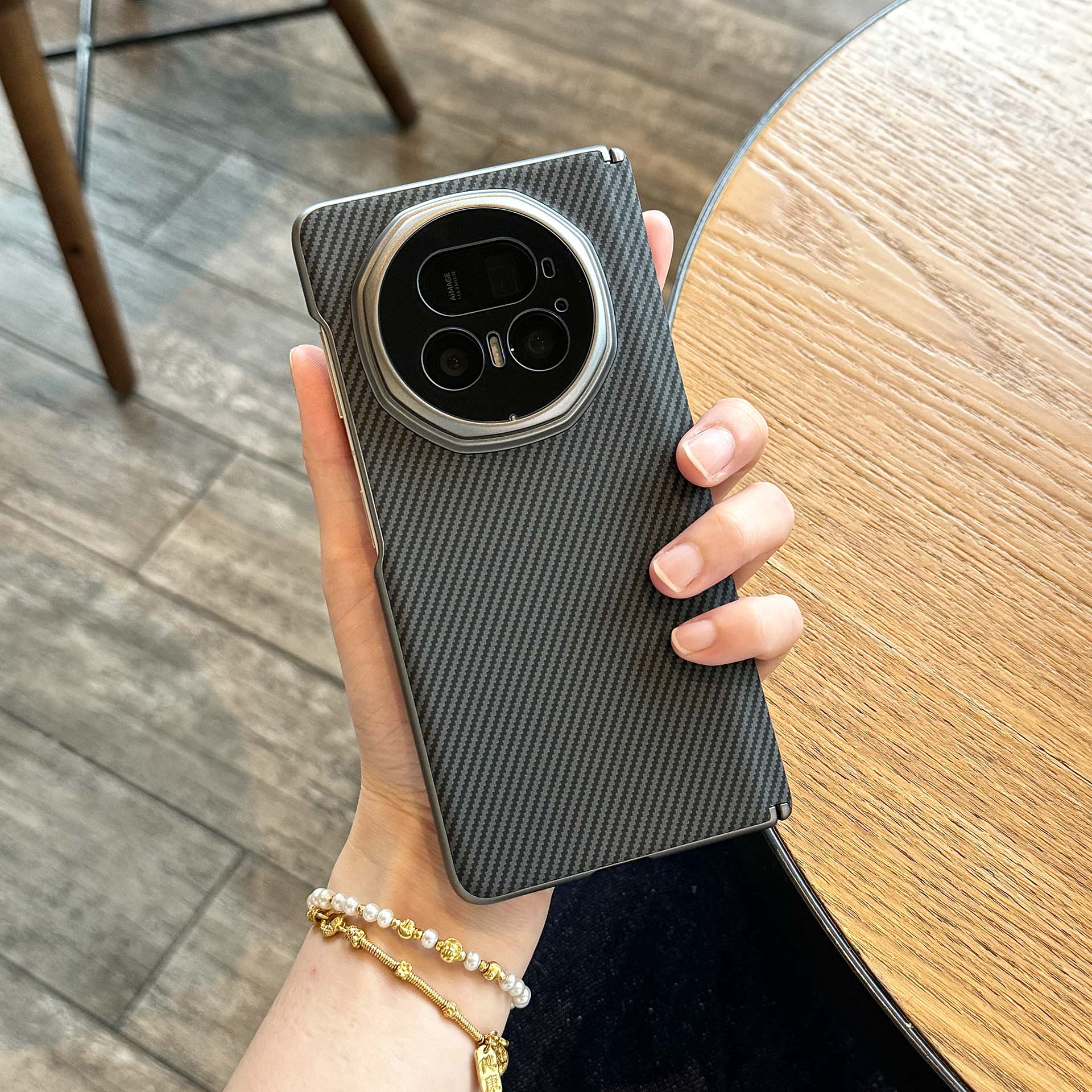 荣耀MagicV5中轴保护防摔手机壳