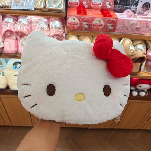 MINISO三丽鸥家族草莓季系列凯蒂猫头型靠枕抱枕名创优品