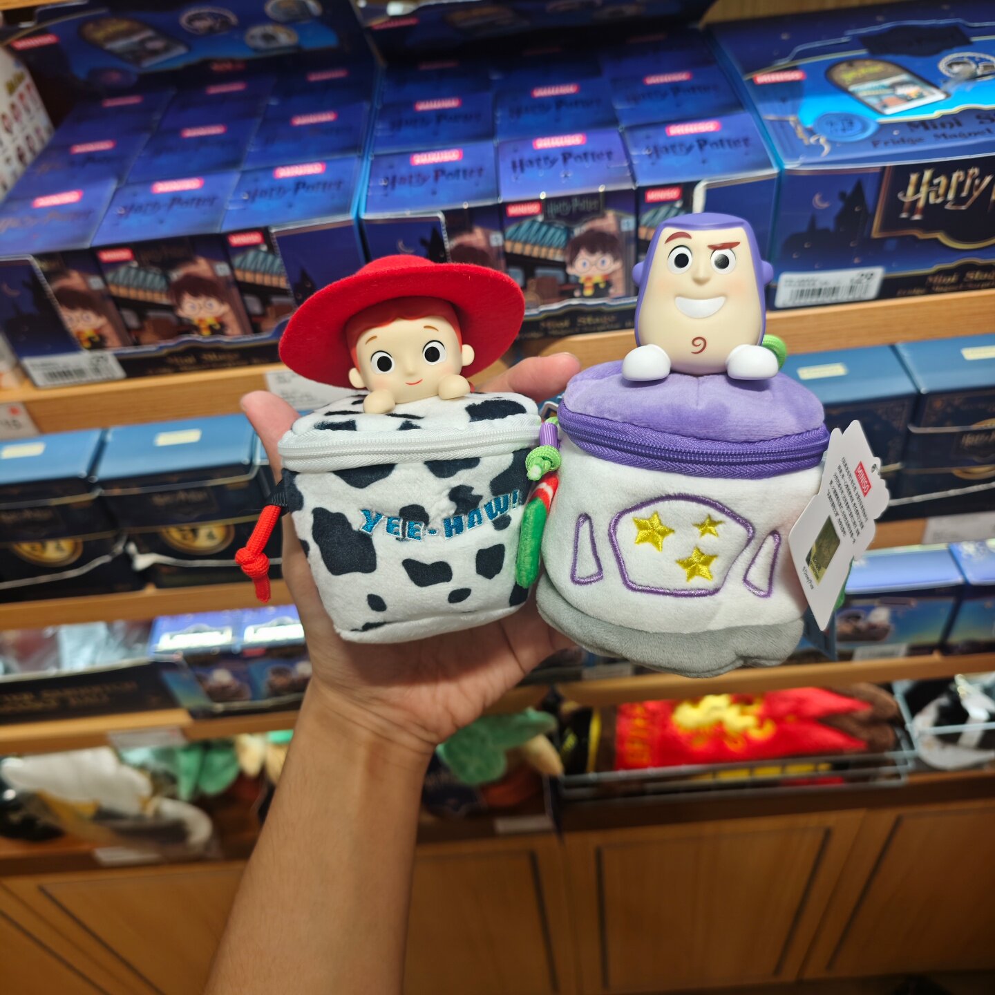 MINISO迪士尼玩具总动员系列大冒险斜挎包巴斯光年翠丝名创优品