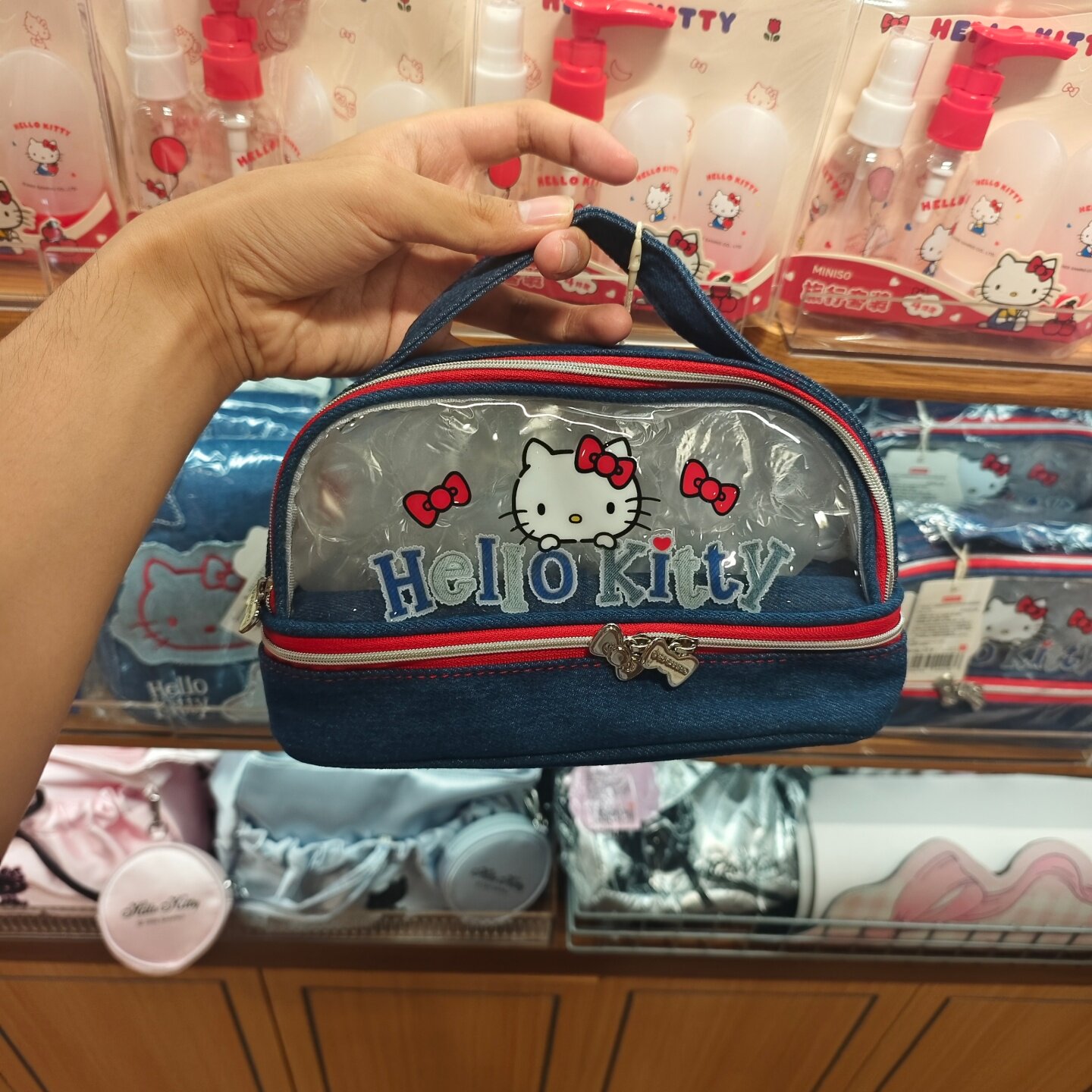 MINISO三丽鸥家族牛仔系列多功能收纳包HelloKitty名创优品