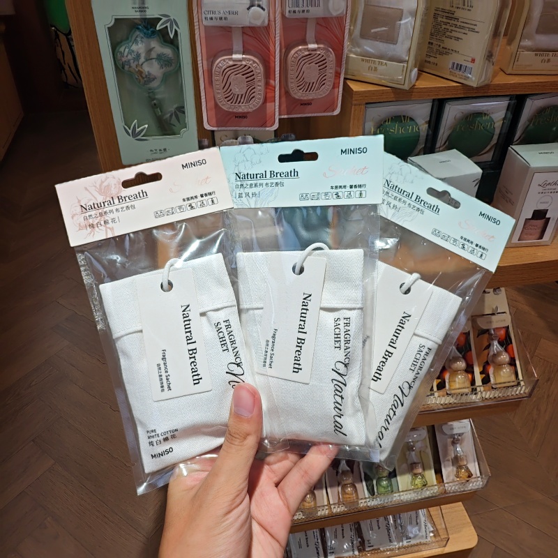 MINISO自然之息系列布艺香包车居两用奶白栀子棉花蓝风铃名创优品