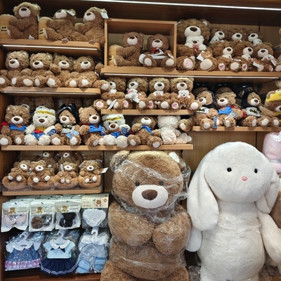 名创优品吉福特熊圣诞树蝙蝠侠蜜蜂超人坐姿公仔小熊玩偶MINISO