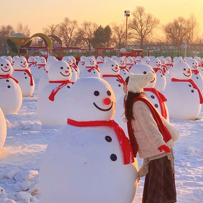 一条红围巾拥有入冬后第一个雪人