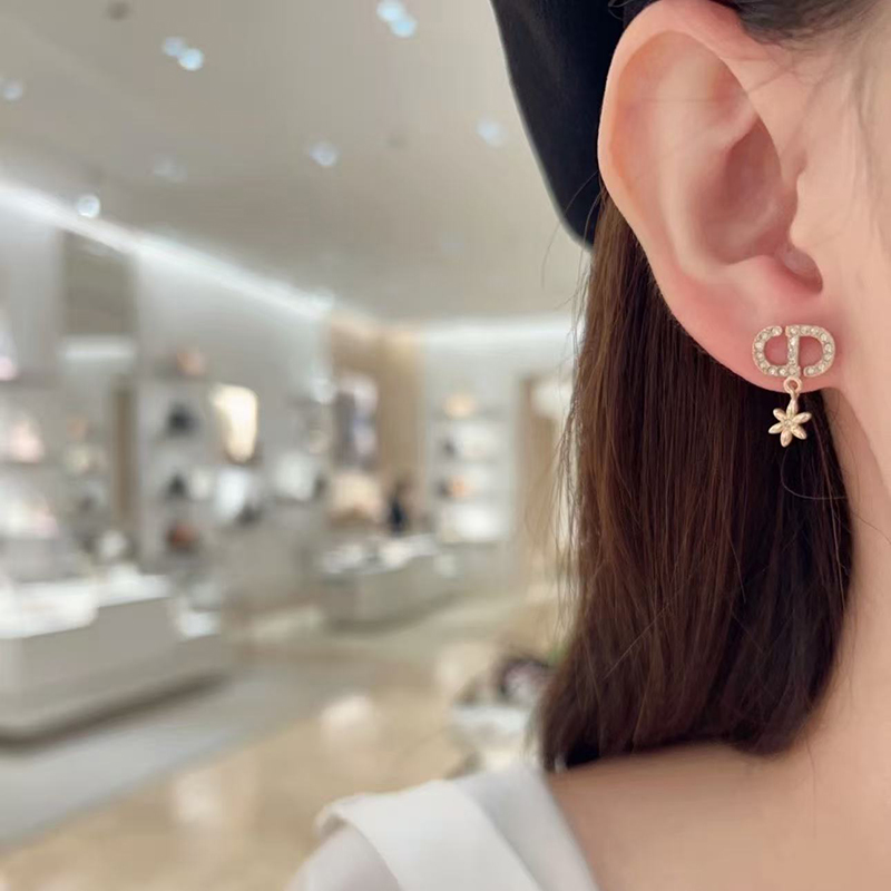 25爆款CD字母珍珠AB款珍珠耳钉五角星满钻气质高级感耳钉耳环女