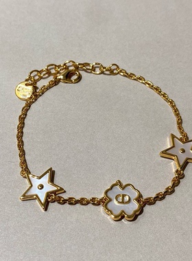 2025新款小众高级感四瓣花手链轻奢精致百搭CD字母手环女饰