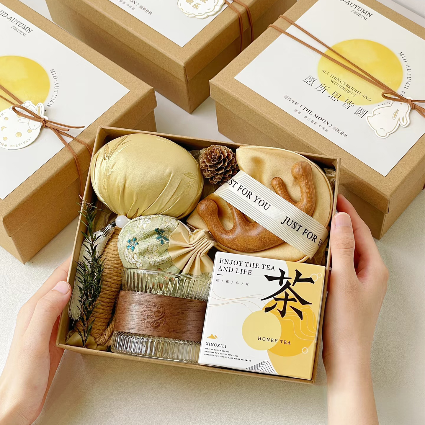 中秋节伴手礼月饼礼合装送员工客户2025新款小预算礼物实用礼品