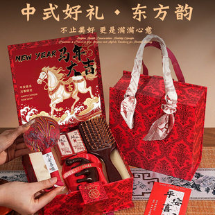 2026新款马年新年礼物员工实用年会伴手礼送老师养生檀木梳子礼盒