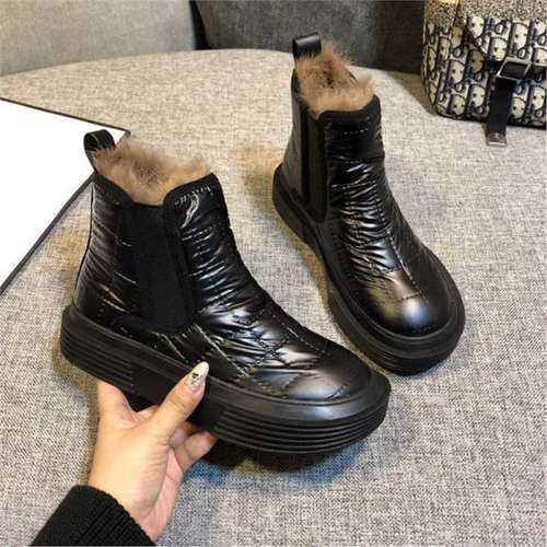 20262024冬季新款百搭圆头防滑保暖加棉加厚雪地靴女皮毛一体马丁