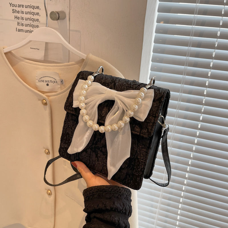 2026今年流行小包包女2024新款夏小众高级感质感斜挎蝴蝶结珍珠小